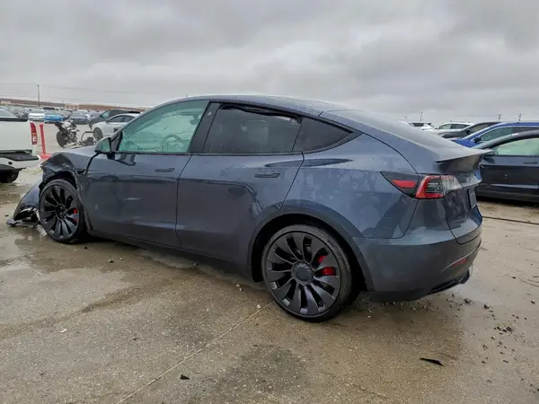 7SAYGDEF7NF373793 2022 TESLA MODEL Y - Image 2