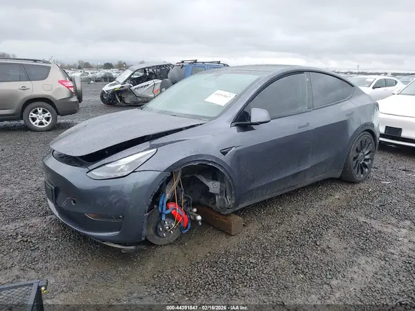 7SAYGDEF7NF374104 2022 TESLA MODEL Y - Image 2