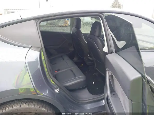 7SAYGDEF7NF374104 2022 TESLA MODEL Y - Image 8