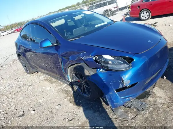 7SAYGDEF7NF374796 2022 TESLA MODEL Y - Image 1