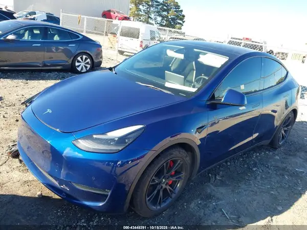 7SAYGDEF7NF374796 2022 TESLA MODEL Y - Image 2