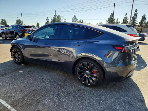 7SAYGDEF7NF379772 2022 TESLA MODEL Y - Image 2
