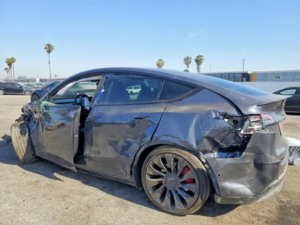7SAYGDEF7NF381022 2022 TESLA MODEL Y - Image 2