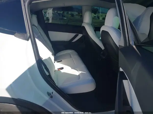 7SAYGDEF7NF383854 2022 TESLA MODEL Y - Image 8