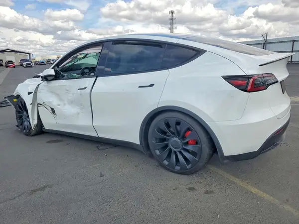 7SAYGDEF7NF388553 2022 TESLA MODEL Y - Image 2