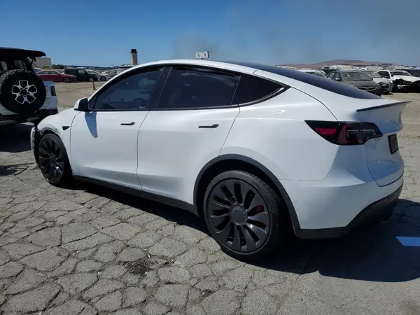 7SAYGDEF7NF396121 2022 TESLA MODEL Y - Image 2