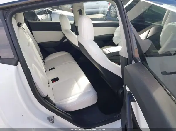 7SAYGDEF7NF398189 2022 TESLA MODEL Y - Image 8