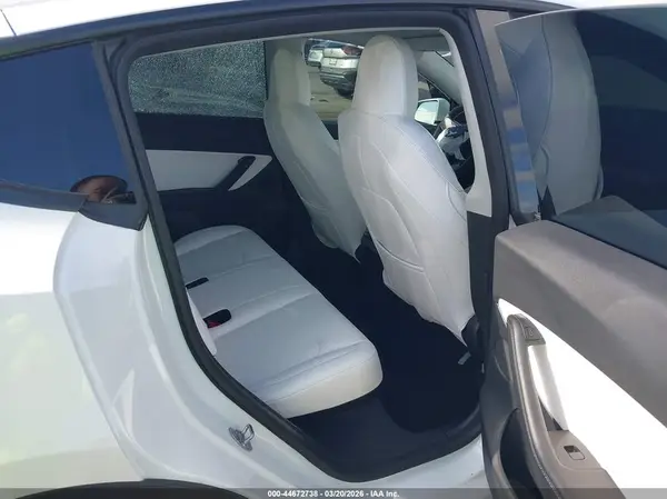 7SAYGDEF7NF399245 2022 TESLA MODEL Y - Image 8