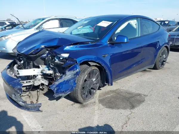 7SAYGDEF7NF401057 2022 TESLA MODEL Y - Image 2