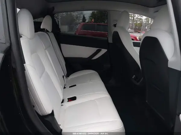 7SAYGDEF7NF403701 2022 TESLA MODEL Y - Image 8