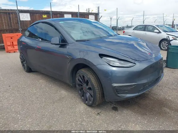 7SAYGDEF7NF405769 2022 TESLA MODEL Y - Image 1
