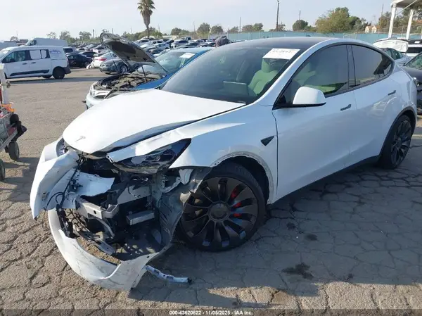 7SAYGDEF7NF407652 2022 TESLA MODEL Y - Image 2