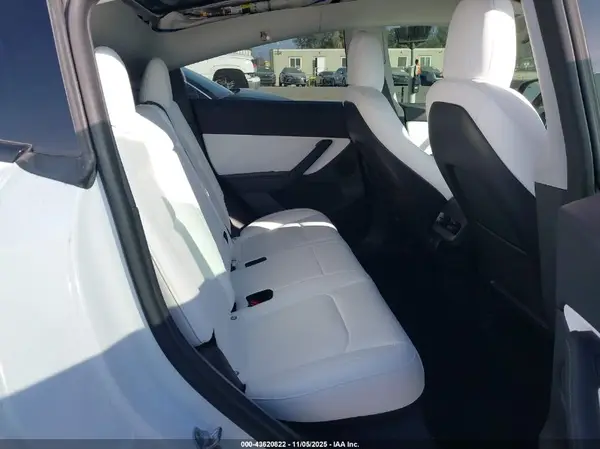 7SAYGDEF7NF407652 2022 TESLA MODEL Y - Image 8