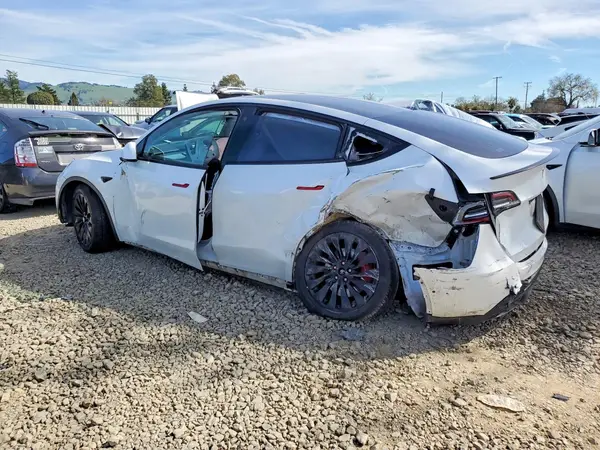 7SAYGDEF7NF440666 2022 TESLA MODEL Y - Image 2