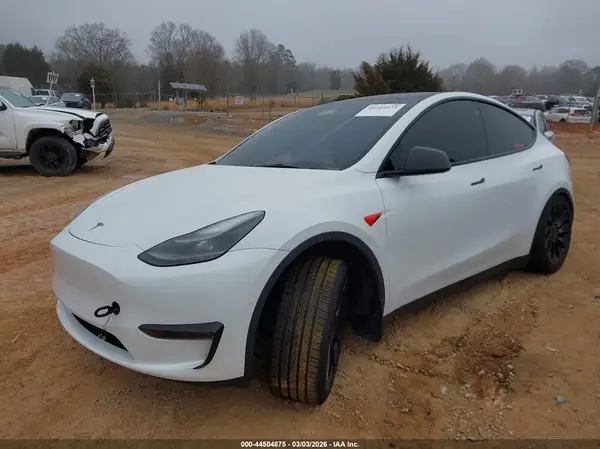 7SAYGDEF7NF452574 2022 TESLA MODEL Y - Image 2