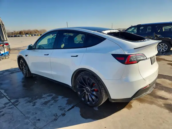 7SAYGDEF7NF453224 2022 TESLA MODEL Y - Image 2