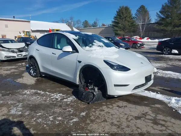 7SAYGDEF7NF456172 2022 TESLA MODEL Y - Image 1