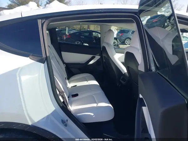 7SAYGDEF7NF456172 2022 TESLA MODEL Y - Image 8
