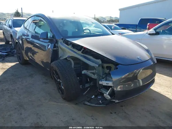 7SAYGDEF7NF459170 2022 TESLA MODEL Y - Image 1