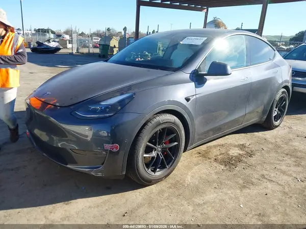 7SAYGDEF7NF459170 2022 TESLA MODEL Y - Image 2