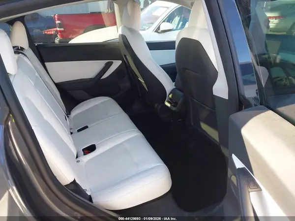 7SAYGDEF7NF459170 2022 TESLA MODEL Y - Image 8