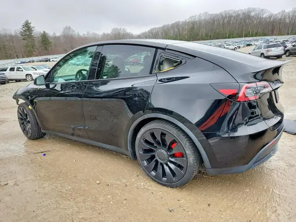 7SAYGDEF7NF463638 2022 TESLA MODEL Y - Image 2