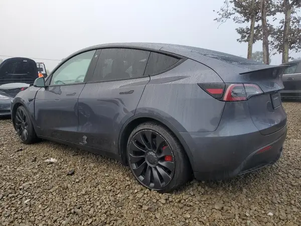 7SAYGDEF7NF465423 2022 TESLA MODEL Y - Image 2