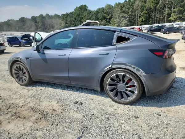 7SAYGDEF7NF469570 2022 TESLA MODEL Y - Image 2
