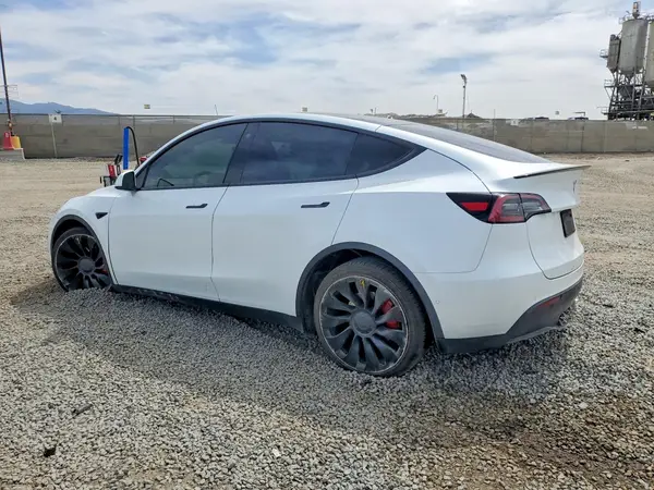 7SAYGDEF7NF486532 2022 TESLA MODEL Y - Image 2