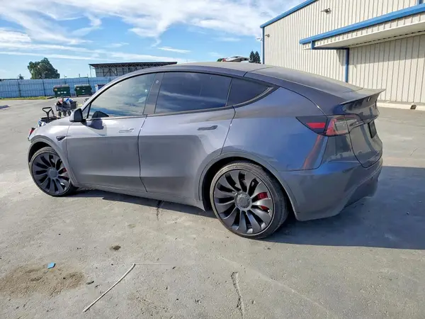 7SAYGDEF7NF489978 2022 TESLA MODEL Y - Image 2