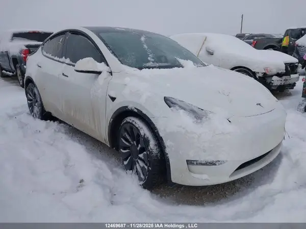 7SAYGDEF7NF490323 2022 TESLA MODEL Y - Image 1