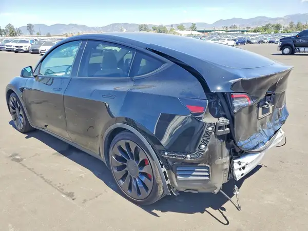 7SAYGDEF7NF507508 2022 TESLA MODEL Y - Image 2