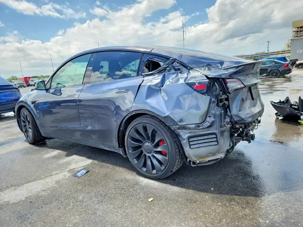 7SAYGDEF7NF515446 2022 TESLA MODEL Y - Image 2