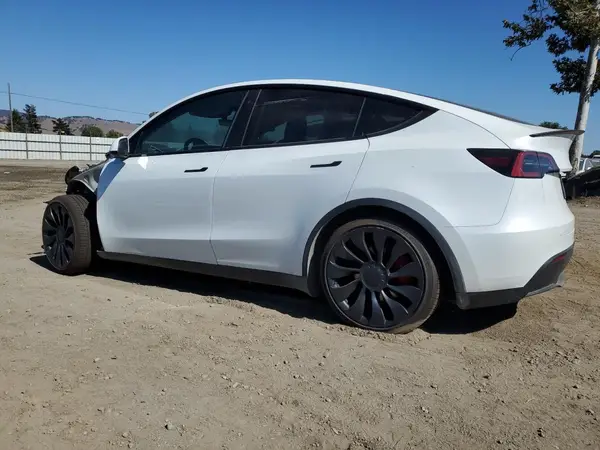 7SAYGDEF7NF516905 2022 TESLA MODEL Y - Image 2