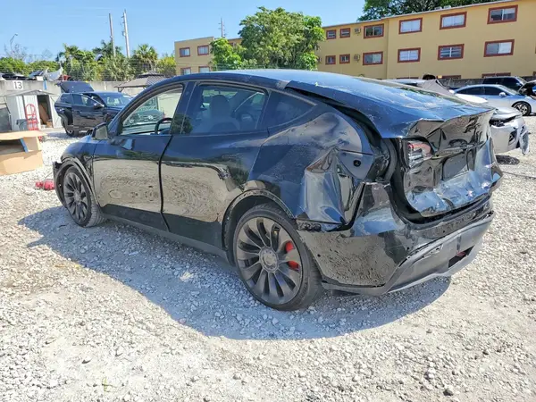 7SAYGDEF7NF517813 2022 TESLA MODEL Y - Image 2