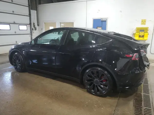 7SAYGDEF7NF523532 2022 TESLA MODEL Y - Image 2