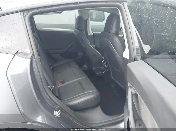 7SAYGDEF7NF535485 2022 TESLA MODEL Y - Image 8