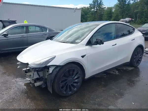 7SAYGDEF7NF540878 2022 TESLA MODEL Y - Image 2