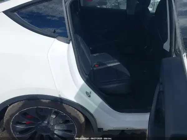 7SAYGDEF7NF540878 2022 TESLA MODEL Y - Image 8