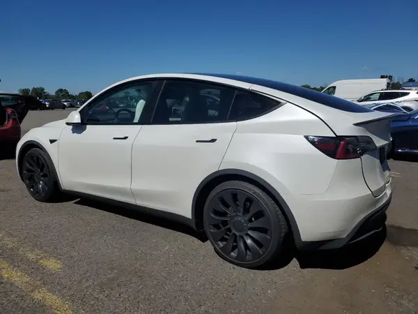 7SAYGDEF7NF544199 2022 TESLA MODEL Y - Image 2
