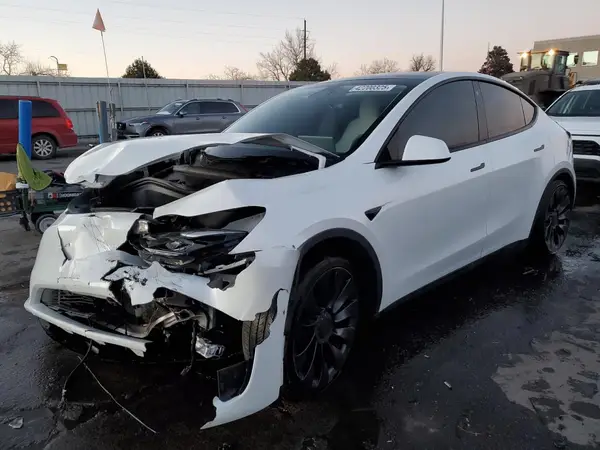7SAYGDEF7NF545885 2022 TESLA MODEL Y - Image 1