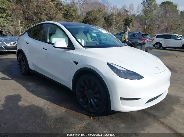 7SAYGDEF7NF548818 2022 TESLA MODEL Y - Image 1