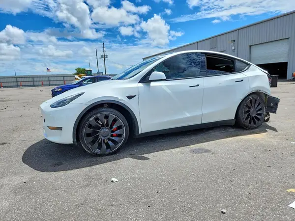 7SAYGDEF7NF550407 2022 TESLA MODEL Y - Image 1