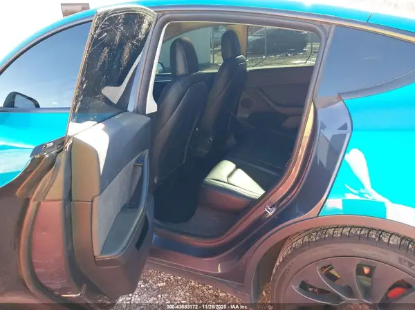 7SAYGDEF7NF554716 2022 TESLA MODEL Y - Image 8
