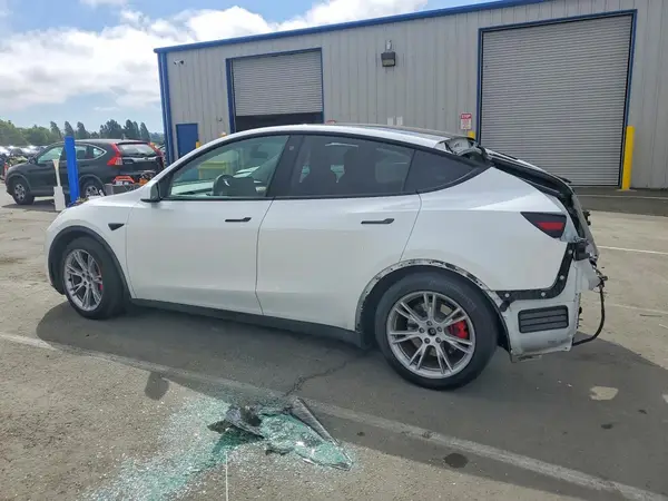 7SAYGDEF7NF556482 2022 TESLA MODEL Y - Image 2