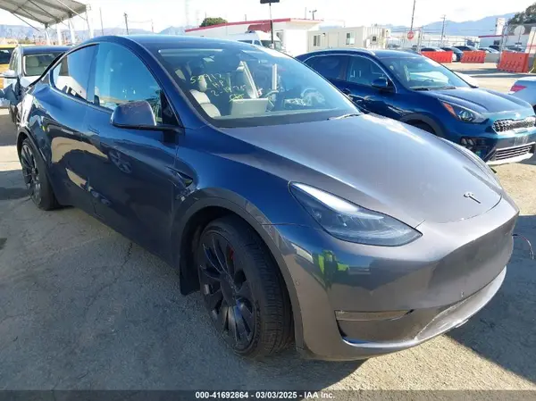 7SAYGDEF7NF562895 2022 TESLA MODEL Y - Image 1