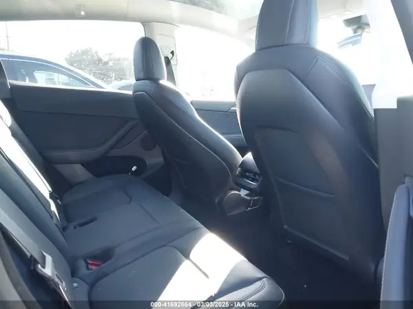 7SAYGDEF7NF562895 2022 TESLA MODEL Y - Image 8