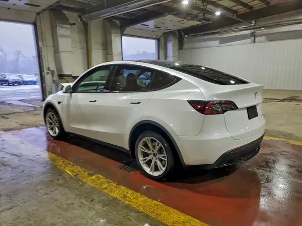 7SAYGDEF7PA049310 2023 TESLA MODEL Y - Image 2