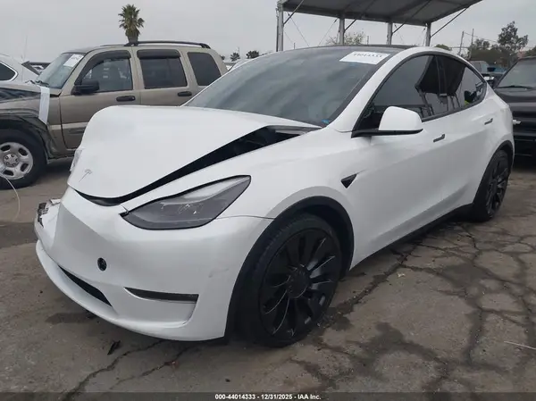 7SAYGDEF7PF597892 2023 TESLA MODEL Y - Image 2