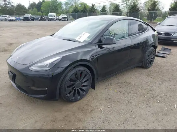 7SAYGDEF7PF663387 2023 TESLA MODEL Y - Image 2